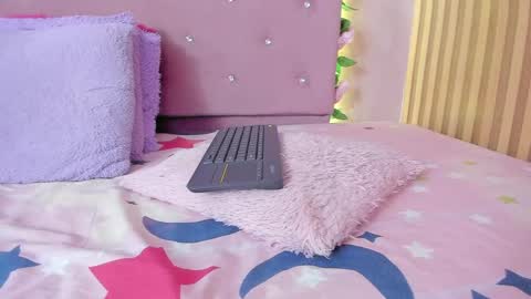Kissy online show from May 23, 7:01 pm