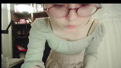 DANA KIM online show from November 18, 1:12 pm