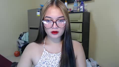 Lovely Laura online show from January 5, 5:51 pm