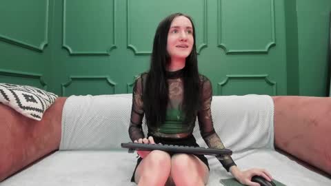 lovely_lo online show from May 27, 1:41 pm