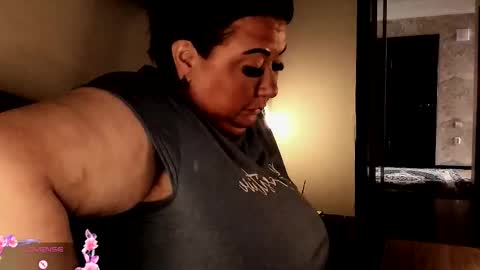 Snapshot of lovelyboobsx chatting on September 19, 6:12 am Anelana online show from September 19, 6:12 am