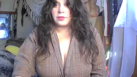 Snapshot of lovelylala chatting on February 7, 7:18 am lala online show from February 7, 7:18 am