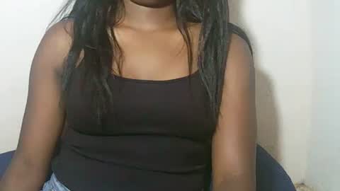 lovelylarra online show from February 9, 11:45 am