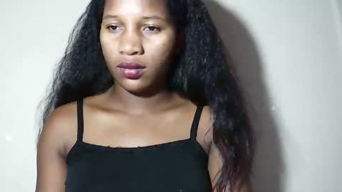 lovelylarra online show from May 5, 6:05 am