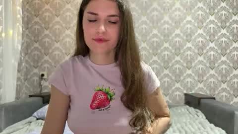 Mia online show from May 20, 7:00 pm