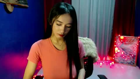 lovelypetite143 online show from May 22, 6:50 pm