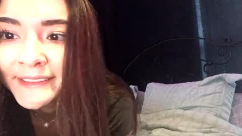 Snapshot of lovelyqueenaria chatting on January 5, 9:47 pm Queen Aria online show from January 5, 9:47 pm