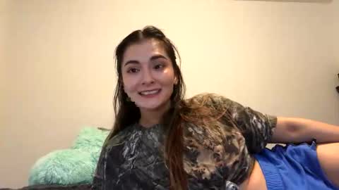 Snapshot of lovelyqueenaria chatting on October 15, 6:54 pm Queen Aria online show from October 15, 6:54 pm