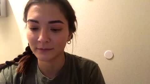 Snapshot of lovelyqueenaria chatting on December 17, 7:15 pm Queen Aria online show from December 17, 7:15 pm