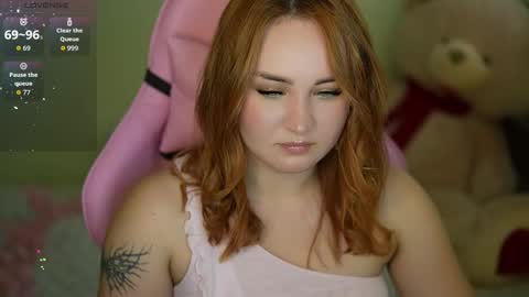 Snapshot of lovelyybell chatting on October 5, 1:27 pm B E L L online show from October 5, 1:27 pm