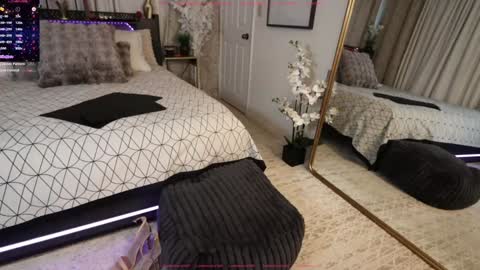 Snapshot of lovemoscarlett chatting on February 5, 1:11 pm Scarlett online show from February 5, 1:11 pm