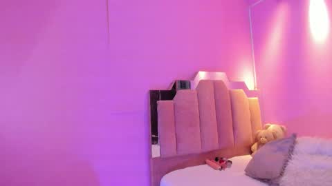 L O V E  online show from January 13, 12:09 pm