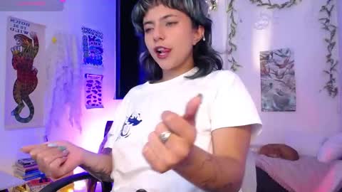 loving_alma online show from March 25, 5:22 am