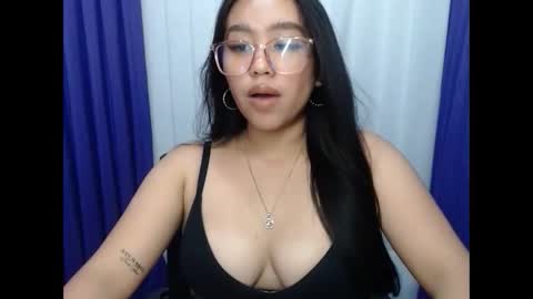 loving_apple19 online show from March 22, 3:29 pm