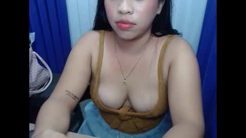 loving_apple19 online show from February 26, 4:06 pm