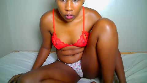 Snapshot of lovly_kam chatting on October 25, 7:49 am lovly_kam online show from October 25, 7:49 am