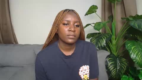 loyalcutie online show from May 5, 4:37 am
