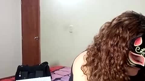 Snapshot of luanapowerful chatting on January 21, 2:33 am luanapowerful online show from January 21, 2:33 am