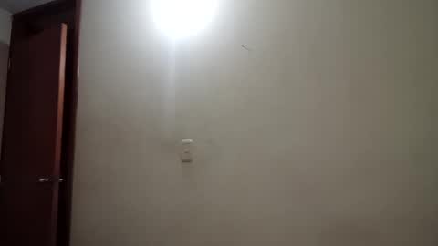 Snapshot of luanapowerful chatting on February 22, 12:27 am luanapowerful online show from February 22, 12:27 am