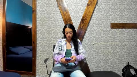 MIA HOT online show from December 3, 12:05 pm