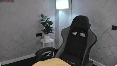 Gloria online show from May 13, 6:02 pm