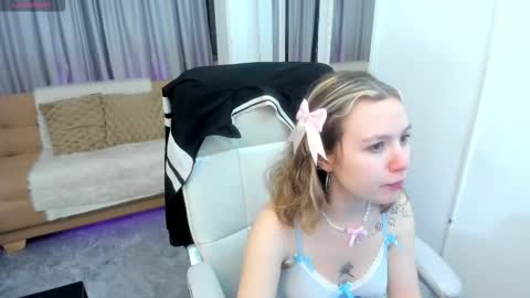 lucia_copper online show from November 11, 12:02 pm