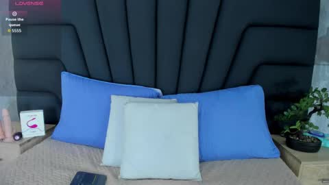   online show from October 10, 8:03 pm