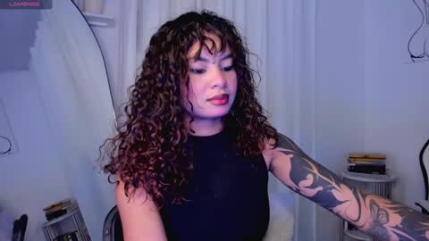 Snapshot of lucia_lee_ chatting on February 10, 7:07 pm Lucia online show from February 10, 7:07 pm
