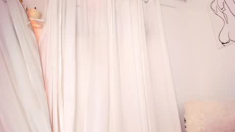 Snapshot of lucia_lee_ chatting on January 26, 2:03 am Lucia online show from January 26, 2:03 am