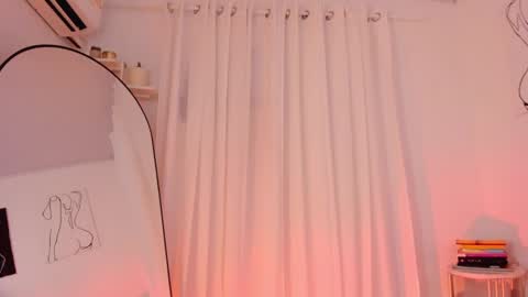 Snapshot of lucia_lee_ chatting on January 31, 7:18 pm Lucia online show from January 31, 7:18 pm