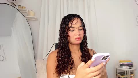 Snapshot of lucia_lee_ chatting on March 9, 7:15 pm Lucia online show from March 9, 7:15 pm