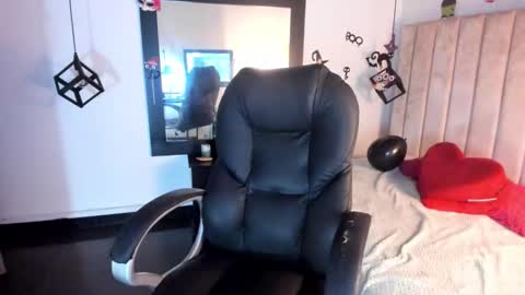 Lucia Vonne online show from October 18, 12:36 am