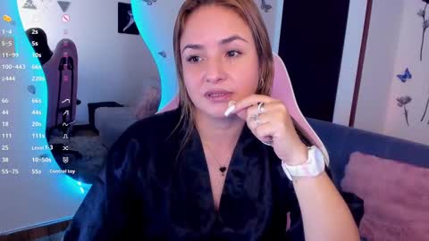 Snapshot of luciamature_ chatting on September 25, 9:45 pm Lucia online show from September 25, 9:45 pm