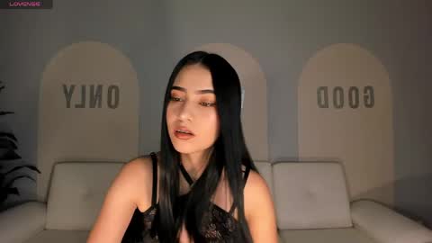 Lucie Martin online show from May 1, 7:39 pm