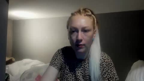 lucky_licky20 online show from February 20, 4:44 am