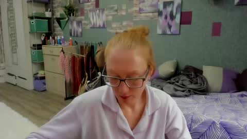 lucky_licky20 online show from May 13, 2:50 am