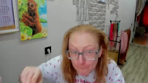 lucky_licky20 online show from April 13, 12:45 am