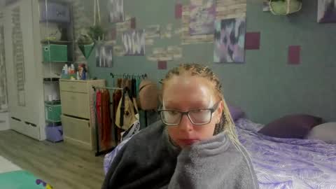 lucky_licky20 online show from May 26, 3:50 am