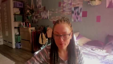 lucky_licky20 online show from May 27, 1:57 am