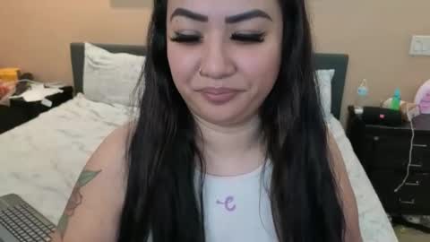 luckylee1992 online show from May 14, 3:56 am