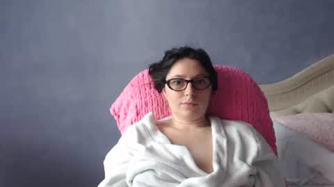 luckylinda23 online show from May 2, 9:45 am