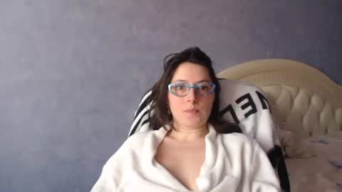 luckylinda23 online show from March 5, 12:00 pm