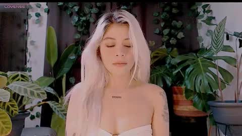 luckysapphire777 online show from October 11, 12:41 pm