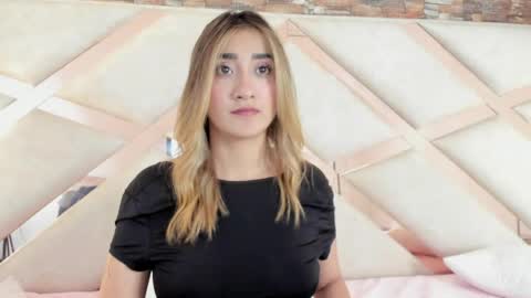 lucy_davies_ online show from May 15, 12:08 pm