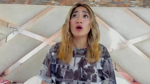 lucy_davies_ online show from May 21, 11:52 am