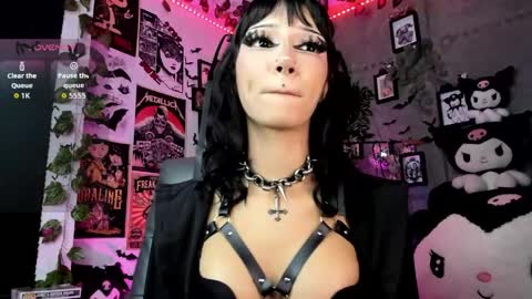 lucyfer online show from May 26, 6:46 am