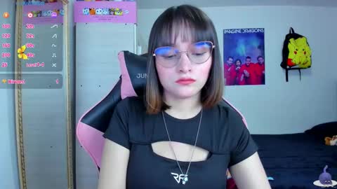 Snapshot of lucy_hess_ chatting on October 9, 9:08 pm Lucy online show from October 9, 9:08 pm