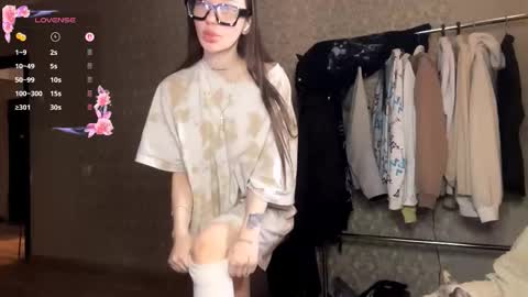 Ella online show from February 25, 5:39 am