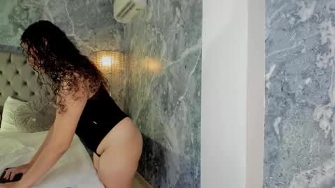 Lucy online show from November 27, 2:25 am