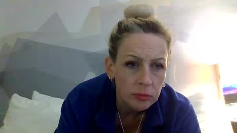 Lucy Loves Lookers online show from December 5, 5:26 am